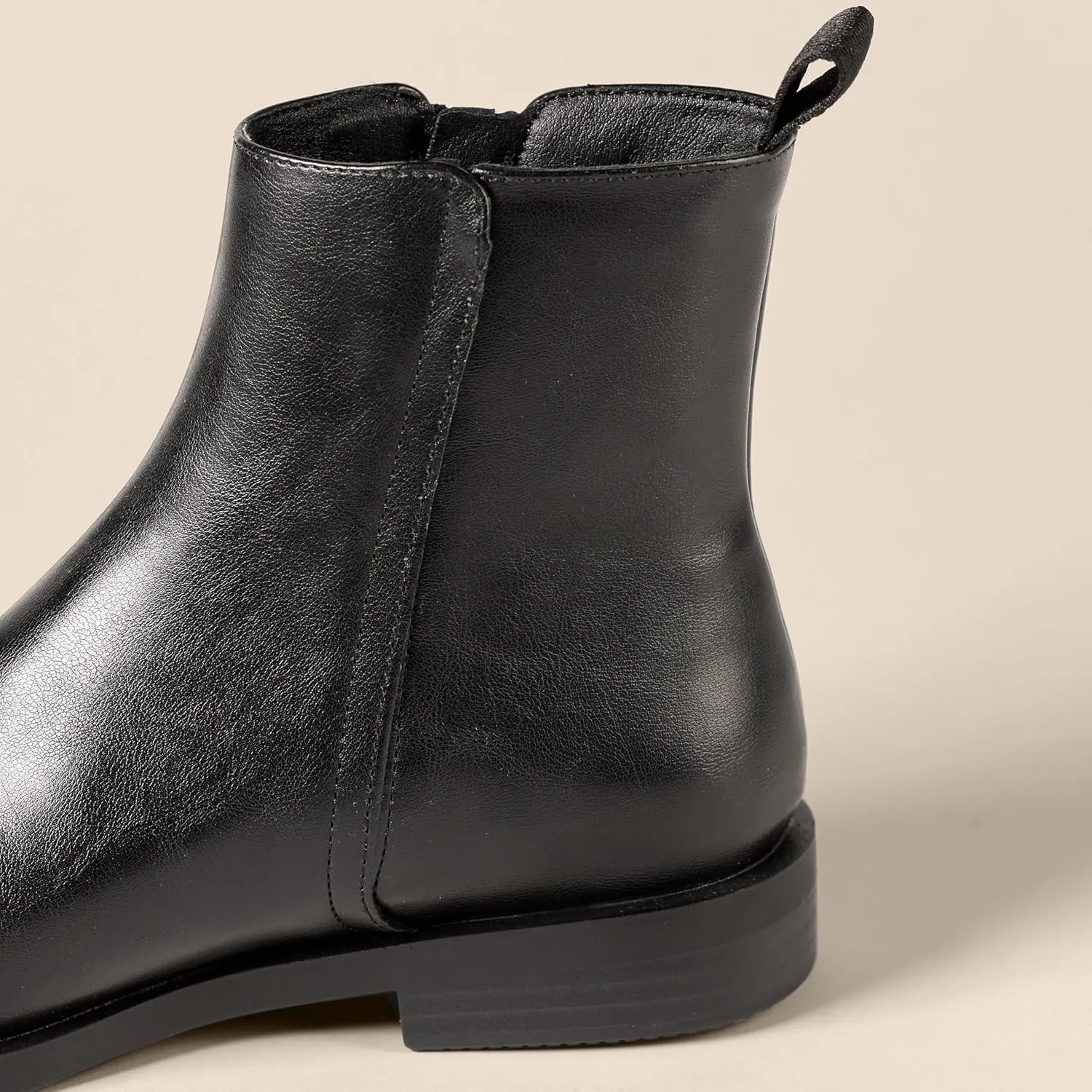 Amazon Essentials Women's Exterior Zip Flat Ankle Boot