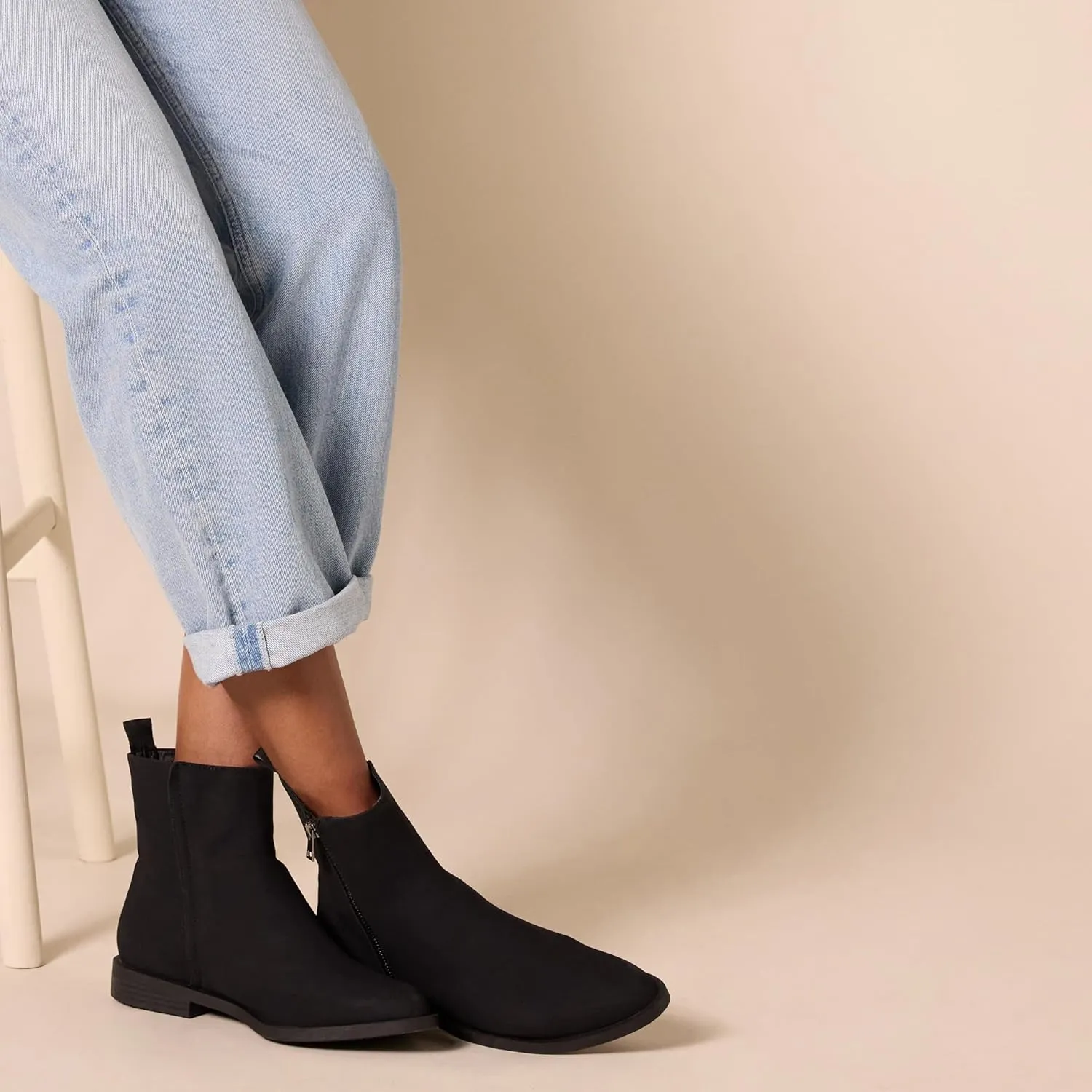 Amazon Essentials Women's Exterior Zip Flat Ankle Boot