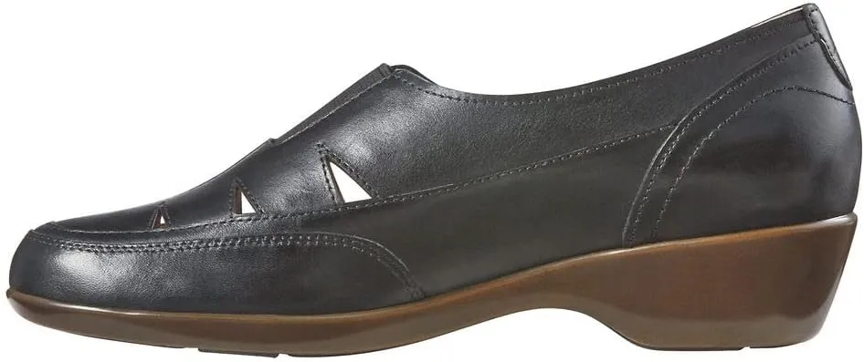 Easy Spirit Women's Daisie Casual Slip-On Shoe