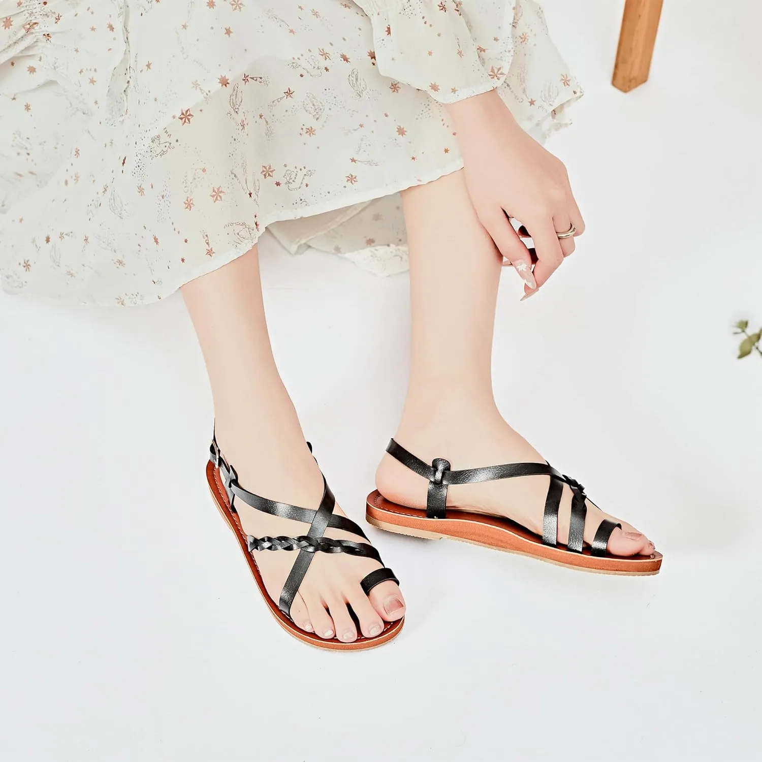 Veittes Women's Flat Sandals - Casual Cute Criss Cross Strappy Flat Summer Shoes.