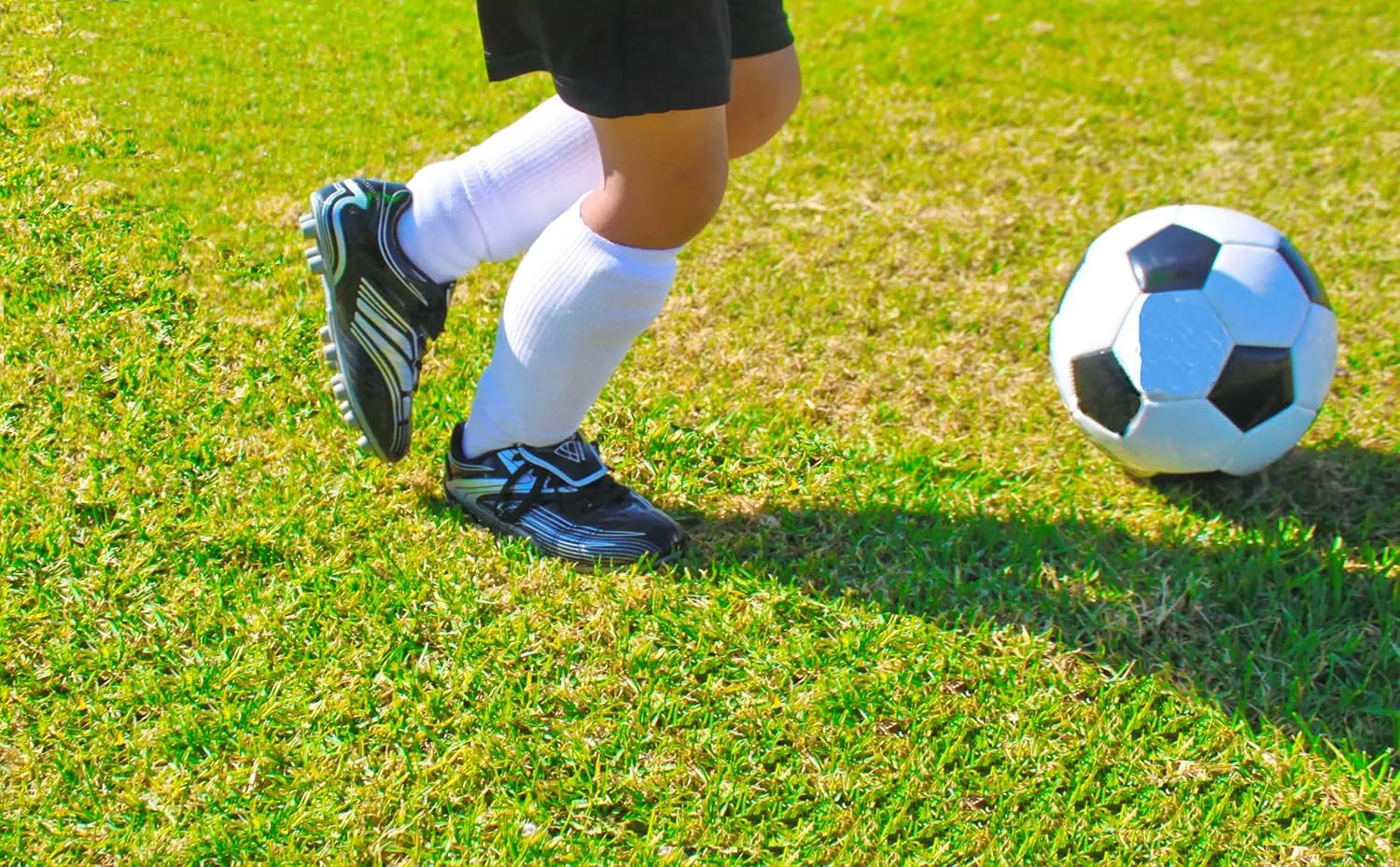 Vizari Striker FG Soccer Shoes | Firm Ground Cleats for Outdoor Surfaces and Fields | Lightweight and Easy to wear Youth Outdoor Soccer Cleats