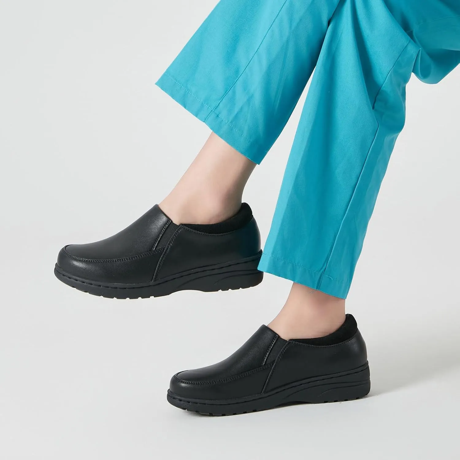Women's Slip On Extra Wide Width Work Shoes Lightweight Slip Resistant Waterproof Food Service Comfortable Nurse Shoes