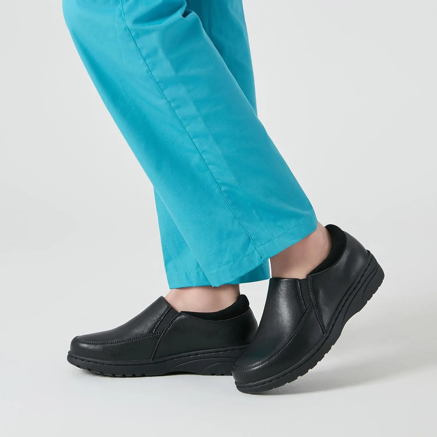 Women's Slip On Extra Wide Width Work Shoes Lightweight Slip Resistant Waterproof Food Service Comfortable Nurse Shoes
