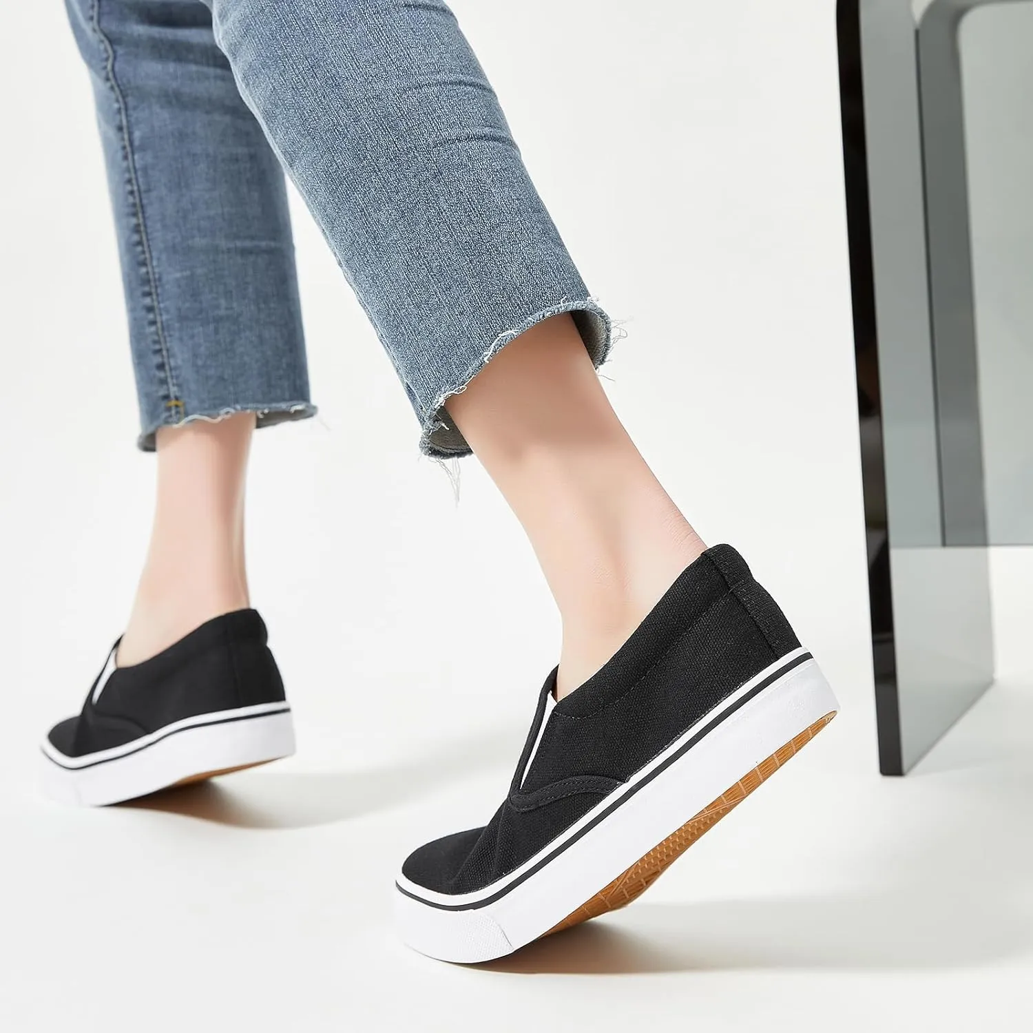 Women's Slip on Shoes Canvas Sneakers Loafers Non Slip Shoes Low Top Casual Shoes